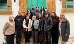 Kıbrıs Kağıt Sanatçıları Derneği Eş Başkanları Kemal Behcet Caymaz ve Raif Kızıl...