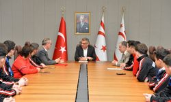 Cumhurbaşkanı Erhürman, Güreş Federasyonu’ndan bir heyetle görüştü