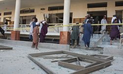 Pakistan'da camide patlamada: En az 15 ölü