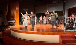 “Kafkas Tebeşir Dairesi" oyunu cuma akşamları Lefkoşa AKM'de sahnelenmeye devam edecek