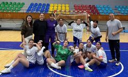 Atatürk Meslek Lisesi Kız Futsal Takımı’ndan 3’te 3