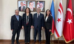 AÖA Başkanı Konedralı ve DAÜ Eğitim Fakültesi Dekanı Pehlivan, KKTC Bakü Temsilciliğini ziyaret etti