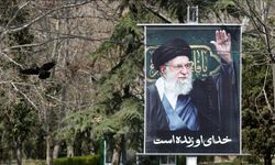 İran lideri Hamaney için Tahran'da düzenlenecek cenaze töreni ertelendi
