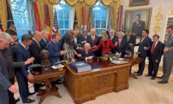 Hristiyan din adamları Beyaz Saray'da ABD Başkanı Trump için dua etti