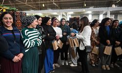 Güzelyurt Belediye Başkanı Özçınar, iki narenciye fabrikasında kadın emekçilerle bir araya geldi