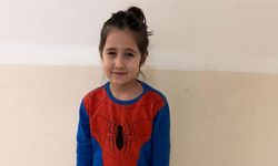 Polis, Girne'de bir markette yalnız bulunan 7 yaşındaki çocuğun ailesini arıyor