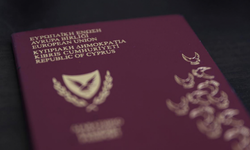 Kıbrıslı Rum uyuşturucu zanlısı sahte kimlikle KKTC’ye geçmeye çalışırken yakalandı