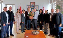 KKTC Adanalılar Derneği’nden, Gazimağusa Belediyesi’ne mama desteği