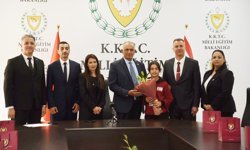 Çavuşoğlu, 48. TRT Uluslararası 23 Nisan Çocuk Şenliği’ne katılacak öğrenci ve öğretmenleri kabul etti