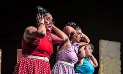 “Kozalar” oyunu Beşparmaklar Tiyatro Festivali’nde prömiyer yaptı