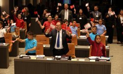 Genel Kurul koltuklarına bu kez çocuklar oturdu… Temsili Meclis, “Çocuk Hakları” gündemiyle toplandı