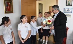 23 Nisan İlkokulu öğrencileri Girne Belediye Başkanı Şenkul’u ziyaret etti