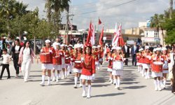 İskele'de 23 Nisan coşkusu... Cumhuriyet Stadyumu'nda gösteriler sunuldu