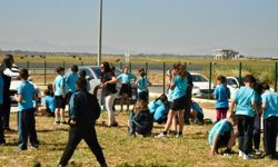 AB Bilgi Merkezi, Lefkoşa Dr. Suat Günsel İlkokulu’nda ağaç dikim etkinliği düzenledi