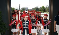 Öztürkler, 23 Nisan İlkokulu öğrencilerini kabul etti