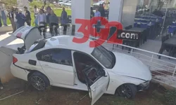 Gazimağusa'da aracıyla kaldırıma çıkan sürücü üç kişi yaraladı...tutuklandı