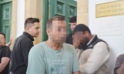 Camiye girip bağış kutusunu kırdı, paraları çaldı