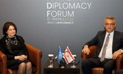 Erhürman-Dicarlo görüşmesinde yer alan KKTC bayrağı Rum tarafının tepkisine neden oldu