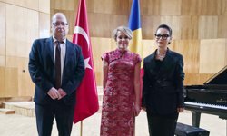 Piyanist Rüya Taner, Köstence’de piyano resitali verdi
