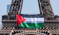 Paris'te Eyfel Kulesi'nde Filistin bayrağı açan 6 kişi gözaltına alındı