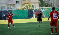 Meclis futbol takımı Üniversite Öğrencileri Derneği ile karşı karşıya geldi