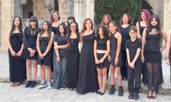 4’üncü 19 Mayıs Karma Sergisi, Bellapais Manastırı’nda sanatseverlerle buluştu