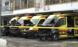 Baf’ta dört ambulans kundaklandı