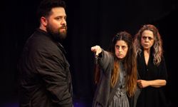 Lefkoşa Belediye Tiyatrosu’nun “Yanlışlık” adlı oyunu 22. Kıbrıs Tiyatro Festivali’nde prömiyerini yaptı