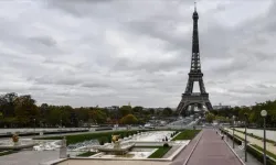 Rekor seviyede sıcaklıkların yaşandığı Paris'te ölümler sebebiyle cenaze salonları doldu
