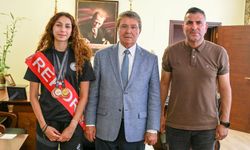 Başbakan Üstel, milli atlet Ada Kafa'yı kabul etti