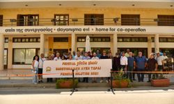 Birleşik Kıbrıs- İki Toplumlu Barış İnsiyatifi Dayanışma Evi önünde pankart açtı