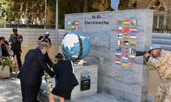 Guterres, Ledra Palace Otel önündeki BM anıtına çelenk koydu