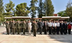 1 Ağustos Toplumsal Direniş Bayramı dolayısıyla Lefkoşa’daki Atatürk Anıtı ve Şehitler Anıtı’nda tören düzenlendi