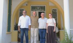 Özersay, DAÜ-SEN yetkilileriyle bir araya geldi