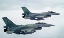 Larnaka bölgesi üzerinde uçan Yunan F-16'lar endişeye neden oldu