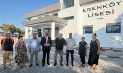 Bakan Çavuşoğlu Erenköy Lisesi’ni ziyaret etti