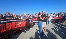Ağrotur sakinleri bölgeye yeni anten kurulmasını protesto etti