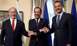 Politis “Yunanistan ve İsrail eksenine entegre olmak, Kıbrıs’ı karşıt güçler için ileri harekat merkezi haline getirir”