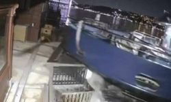 Üsküdar'da yolcu vapuru tarihi yalıya çarptı