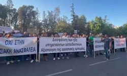 Güney Kıbrıs’ta öğretmenlerden eylem
