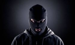 Güney Kıbrıs’ta Suriyeli bir şahıs maskeli 7 kişinin saldırısına uğradı