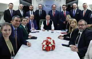 Türkiye Cumhurbaşkanı Erdoğan, Yunanistan dönüşü uçakta gazetecilerin sorularını yanıtladı