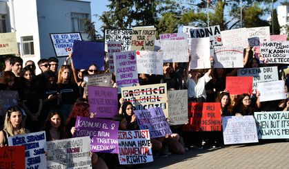 DAÜ’lüler kadına yönelik şiddetin son bulması için yürüdü