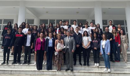 Piyanist Rüya Taner, Bülent Ecevit Anadolu Lisesi öğrencileri ile bir araya geldi