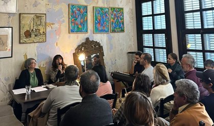 Neşe Yaşın’ın şiirleri Rüstem Kitabevi’nde dört dilde seslendirildi