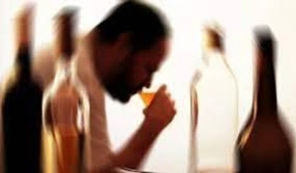 Yüksek sesle bağırıp, çevreye rahatsızlık veren 4 kişi tutuklandı