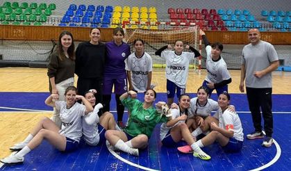 Atatürk Meslek Lisesi Kız Futsal Takımı’ndan 3’te 3
