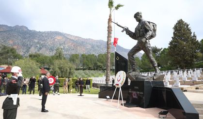 Çanakkale Zaferi’nin 111’inci yıl dönümünde şehitler, Boğaz Şehitliği’nde anıldı
