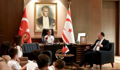 23 Nisan Ulusal Egemenlik ve Çocuk Bayramı... Öztürkler, makamını Şht. Yalçın İlkokulu öğrencisi Rana Dalay'a devretti