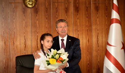 Başbakan Üstel, “Ülkemizin geleceğini şekillendirecek çocuklarımızı burada ağırlamaktan büyük mutluluk duyuyoruz”